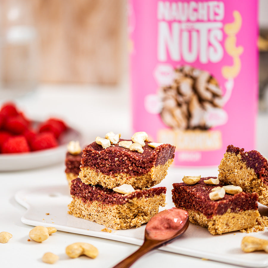 Raw Raspberry Coconut Cashew Bars mit Raspberry Rumble Cashewmus