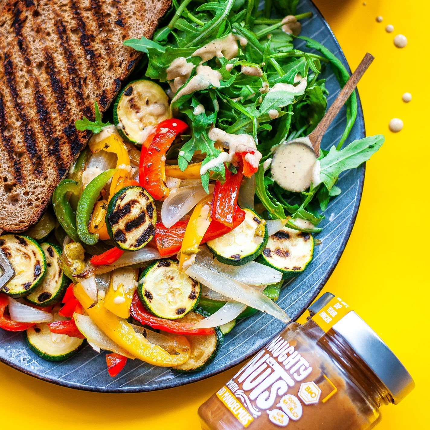 Gegrilltes Gemüse mit Mandel-Pesto-Dip