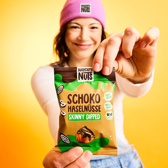 Bio Schoko Haselnüsse aus der Skinny Dipped Serie